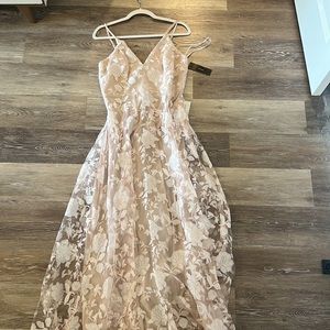 New with tags! LuLus size medium cream floral dress with glitter